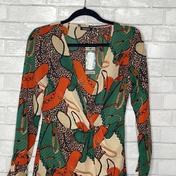 NWT Boohoo Satin Chain Print Twist Shift Dress - Picture 4 of 13